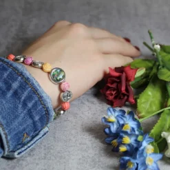 Palais du Rosaire Bracelet avec grains multicolor et médaille de Saint Benoît^ Bracelet Fantaisie