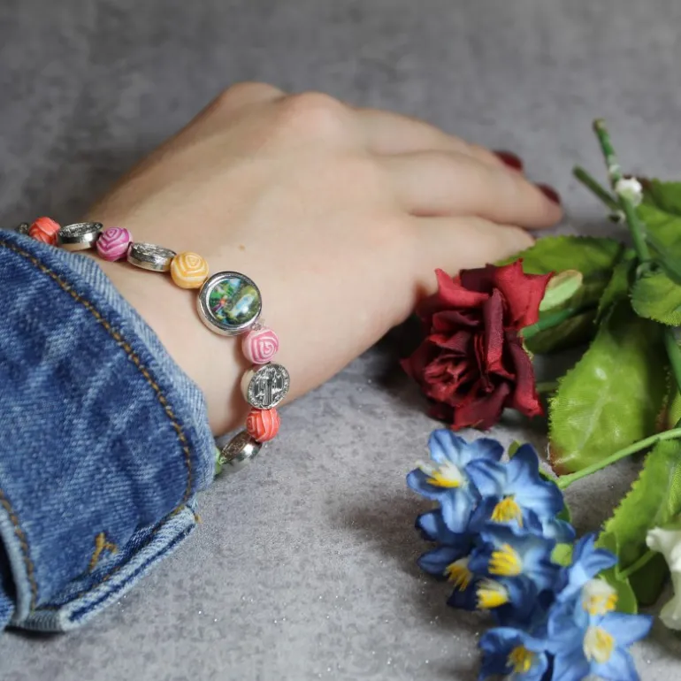 Palais du Rosaire Bracelet avec grains multicolor et médaille de Saint Benoît^ Bracelet Fantaisie
