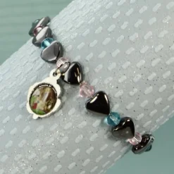 Palais du Rosaire Bracelet avec Perle Coeur hématite bleu/rose et médaille de Lourdes^ Bracelet Fantaisie