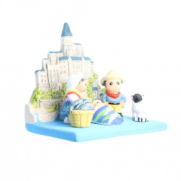 Palais du Rosaire Crèche en céramique du Mont Saint Michel^ Crèche