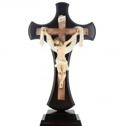 Palais du Rosaire Croix en bois avec un crucifix en résine colorée 50cm^ Crucifix Résine | Crucifix Bois