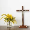 Palais du Rosaire Crucifix en bois avec Christ en Métal Doré 27 cm^ Crucifix Bois