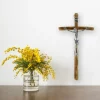Palais du Rosaire Crucifix en bois avec un Christ argenté^ Crucifix Bois
