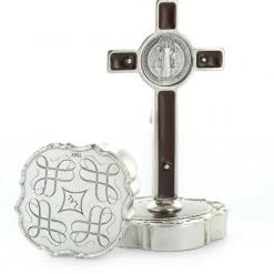 Palais du Rosaire Crucifix Saint Benoit sur socle avec médaille argenté^ Crucifix Métal