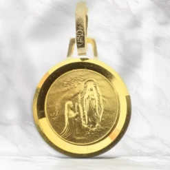 Palais du Rosaire Médaille de Lourdes en Or 9 carat, bord lapidé 10mm^ Baptême | Communion