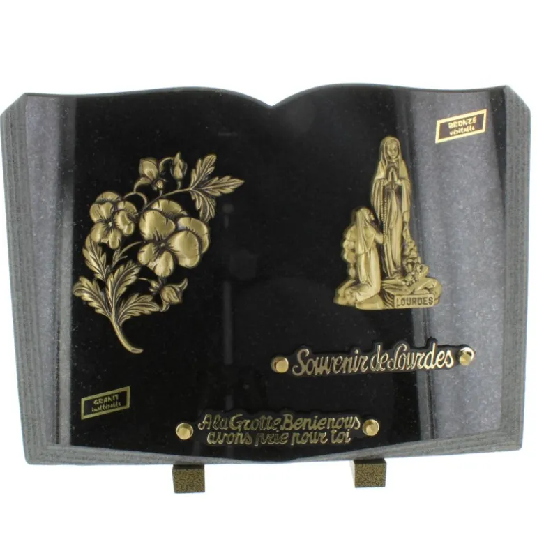 Palais du Rosaire Plaque Funéraire en Granit en forme de livre avec l'Apparition de Lourdes en bronze 36x25cm^ Plaque Funéraire